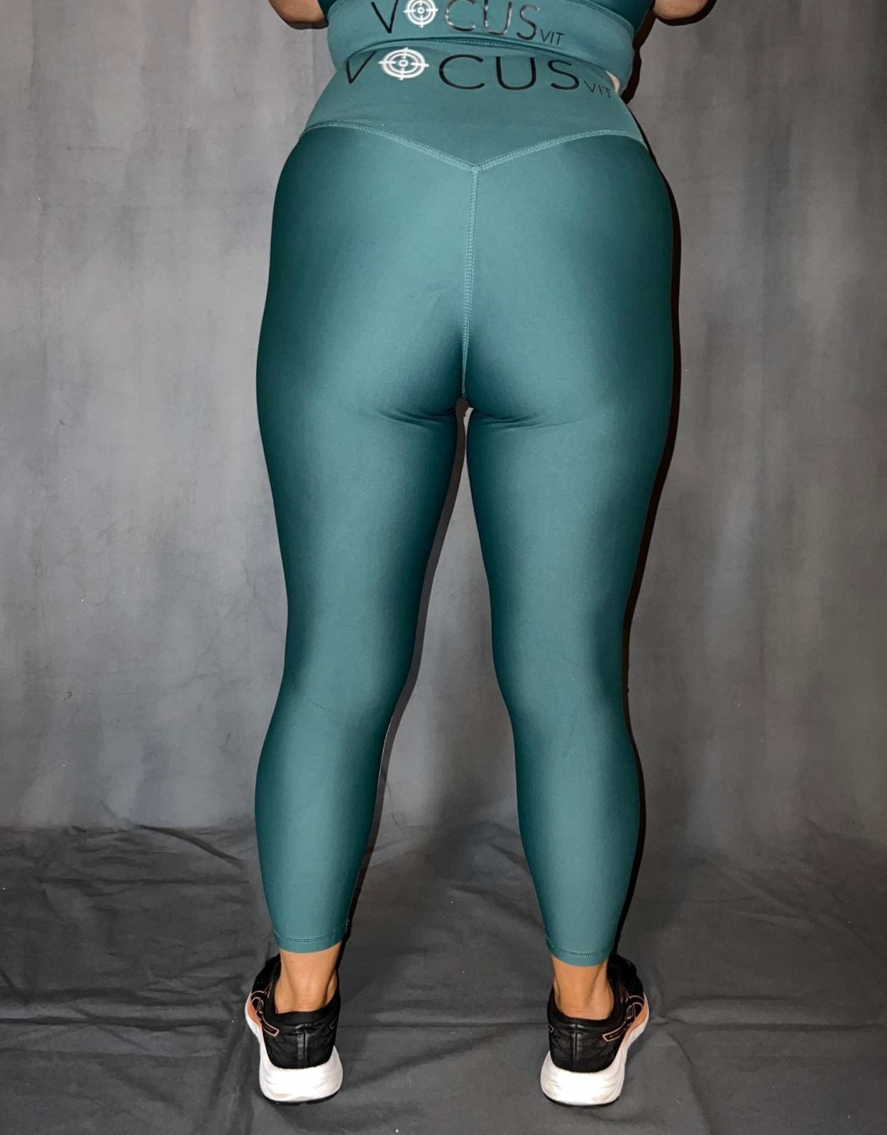 Spalding Women's Activewear 28 inch Inseam Legging with Pockets, Azalea, M  at Amazon Women's Clothing store